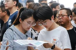 利扎拉祖：巴黎锋线除了有个现象级的姆巴佩，其他人都笨手笨脚的